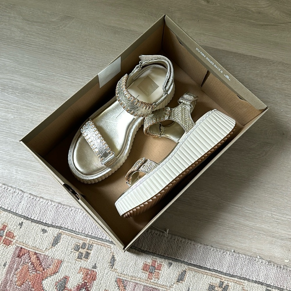 *New* Dolce Vita Debra Platinum Distressed Leather Sandals Size 6.5